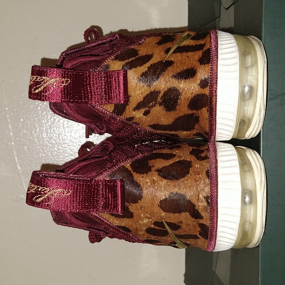 Lebron James XVI 16 King Maroon Sneakers - Picture 5 of 10